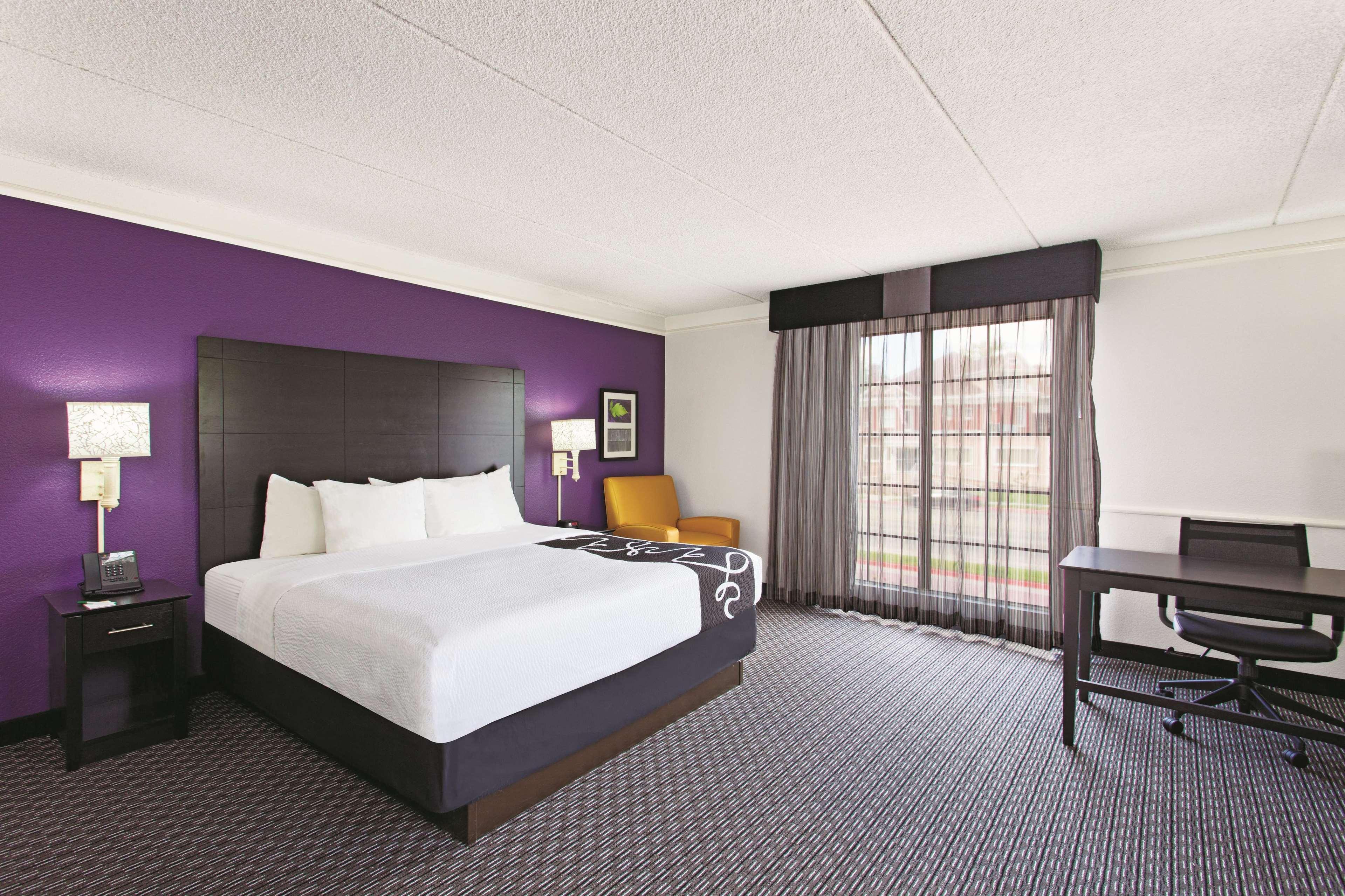 La Quinta Inn By Wyndham Fresno Yosemite Exterior photo