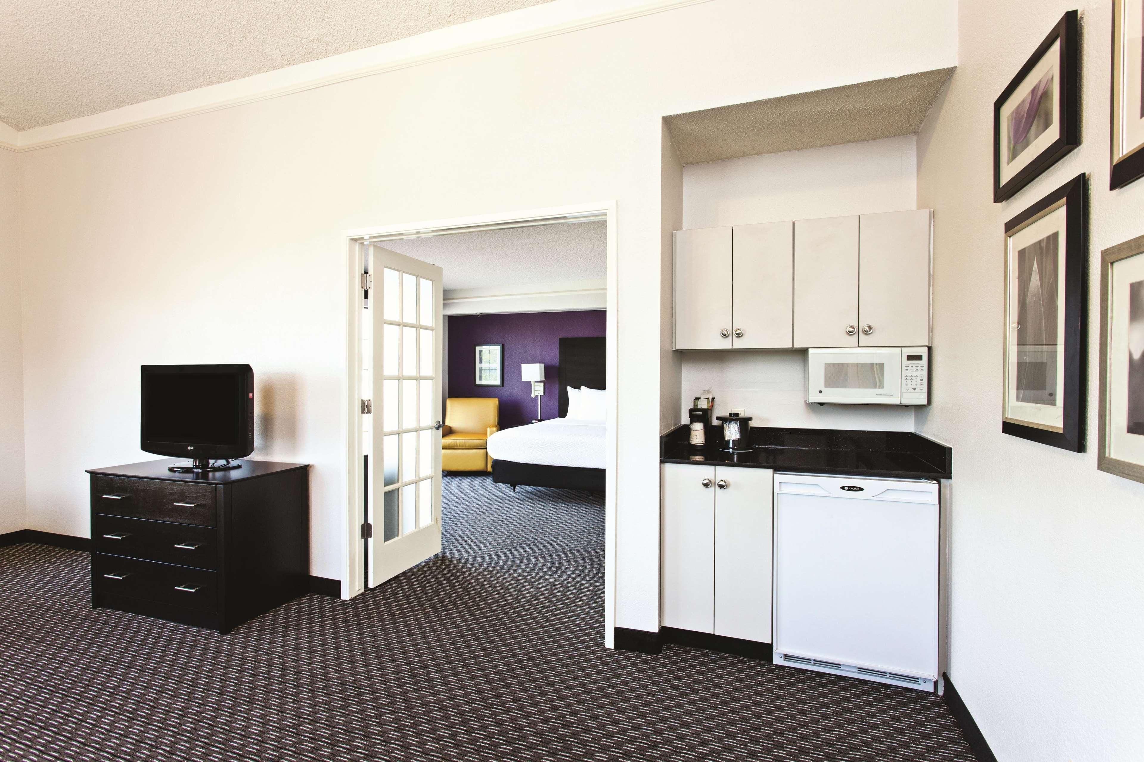 La Quinta Inn By Wyndham Fresno Yosemite Exterior photo